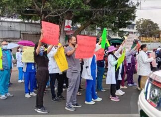 Gobierno de Libre no le paga a los médicos quienes continúan en asambleas informativas