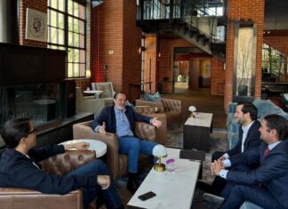 «Melito» el hijo menor de la Presidenta se reunió con Mauricio Calver Carone enviado especial de los EEUU para América Latina para tratar temas de país