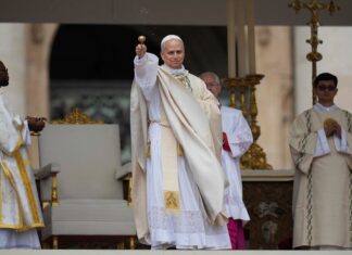 León XIV asumió el papado con un llamado a “construir un mundo donde reine la paz”