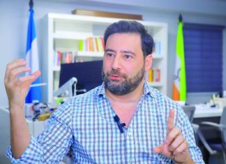 Empresario René Bendaña denuncia que fue víctima junto a su familia de robo en su casa, los mantuvieron amarrados por más de dos horas en SPS