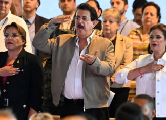 Rixi Moncada ataca a la iglesia Católica y Evangélica y asegura que son los voceros de las diez familias