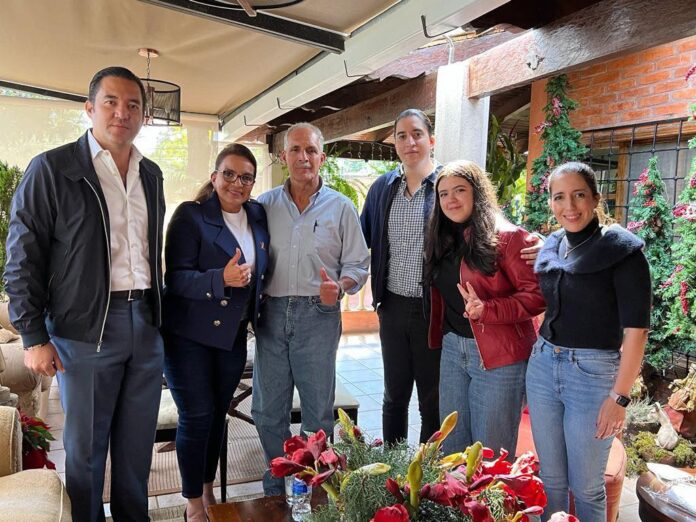papi a la orden con el familion