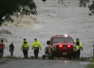 Continúa la búsqueda de desaparecidos, hay al menos 27 muertos por inundaciones en Texas