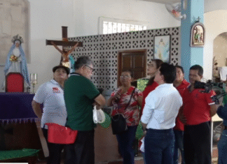 Rixi Ramona se metió a una parroquia en Amapala para hacer campaña política