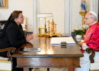 Presidenta Castro es recibida por el papa León XIV a pesar de que su gobierno ataca a los representantes de la iglesia católica en el país
