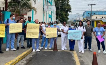 Trabajadores del Hospital Leonardo Martínez denuncian hasta 10 meses de atraso en el pago de salarios