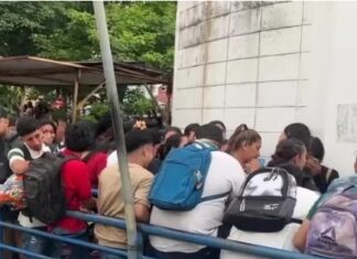 Cientos de hondureños madrugan en busca de una oportunidad laboral en San Pedro Sula