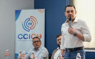 Tomas Zambrano y representantes de la Cámara de Comercio de Choloma dialogan sobre inversión y generación de empleo