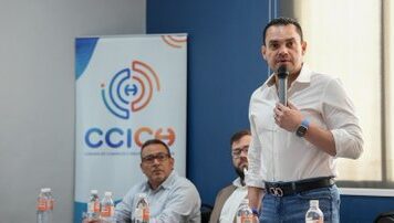 Tomas Zambrano y representantes de la Cámara de Comercio de Choloma dialogan sobre inversión y generación de empleo