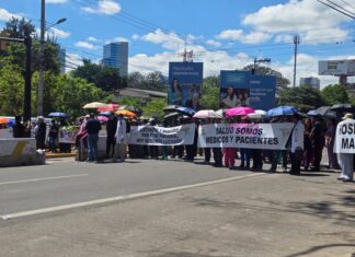 Médicos del Hospital Escuela anuncian que intensificarán medidas de presión por estancamiento de negociaciones