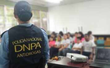 DNPA lleva campaña de prevención antidrogas a estudiantes de la Escuela Osvaldo López en la colonia Kennedy