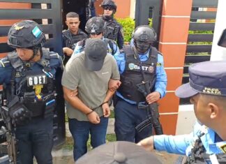 DAET decomisa armas, equipo táctico y uniformes policiales durante operativo en Choluteca