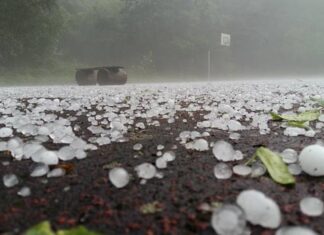 Fuerte lluvia acompañada de granizo sorprende a pobladores de varios municipios de Copán