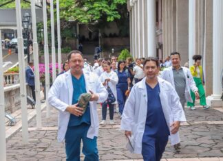 Colegio Médico y Gobierno sostienen reunión de diálogo en Casa Presidencial