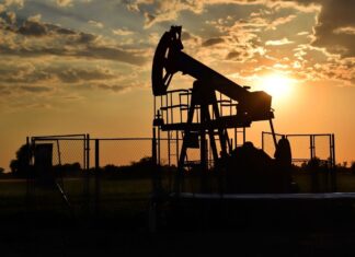 El petróleo WTI cae 5,8 % en medio de expectativas por acuerdo entre EE. UU. e Irán