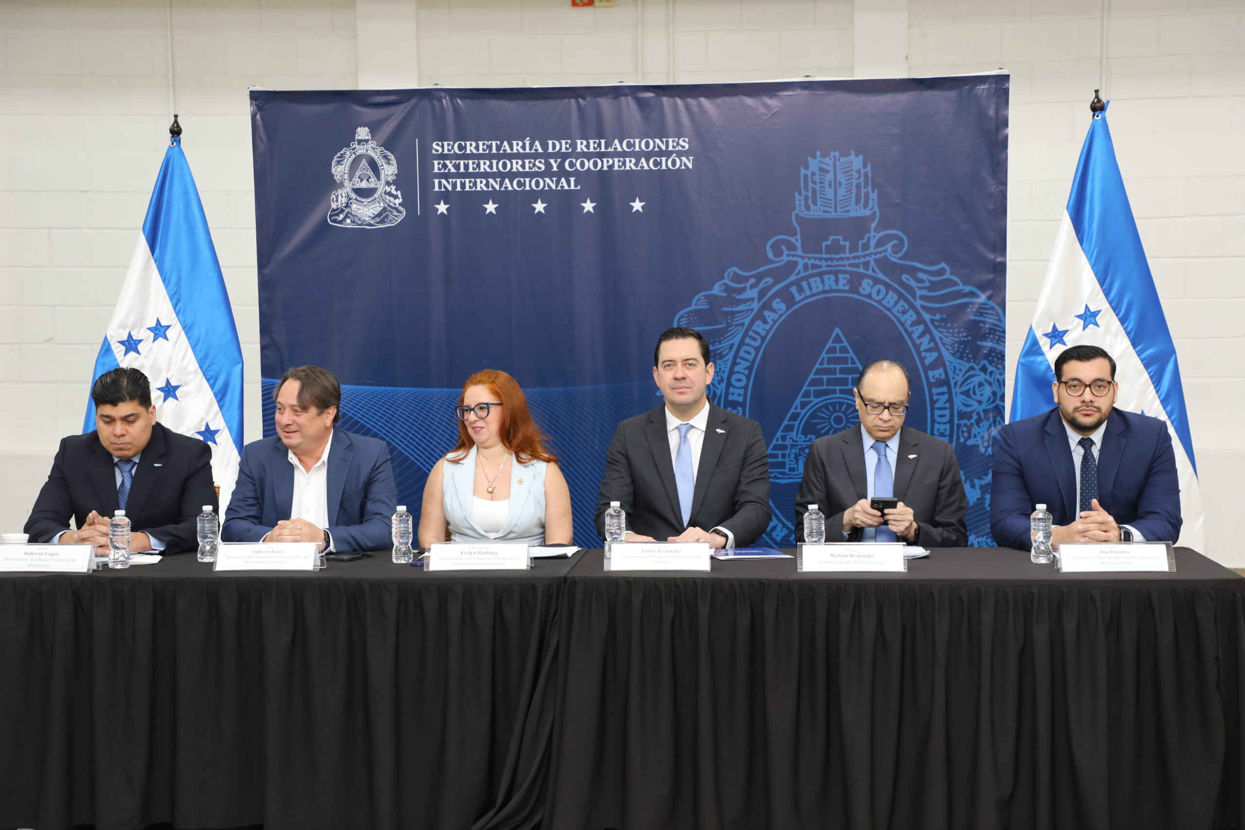Cancillería fortalece al Servicio Exterior para impulsar inversiones y comercio internacional