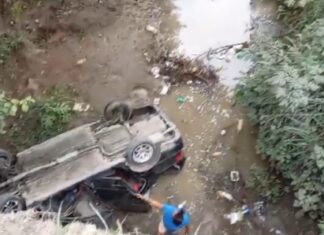 Hombre muere tras caer con su vehículo a una hondonada en la carretera a Mateo