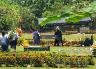 Dan el último adiós a cuatro primos asesinados en La Ceiba; familiares exigen justicia