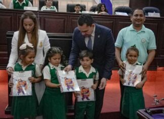 Más de 150 estudiantes de Valle visitan el Congreso Nacional en jornada de formación cívica