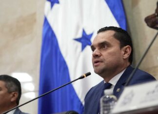 Tomás Zambrano acusa a Libre de agravar crisis de la ENEE y defiende reforma eléctrica