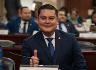 Arnold Burgos cuestiona a ministros y asegura que algunos dejarán el Gobierno