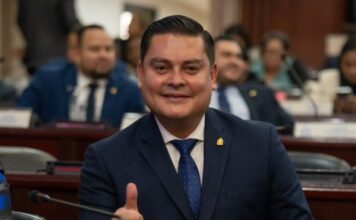 Arnold Burgos cuestiona a ministros y asegura que algunos dejarán el Gobierno