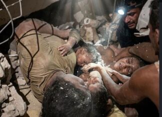 Madre salvó a sus tres hijos con leche materna tras permanecer 11 días bajo los escombros en Venezuela