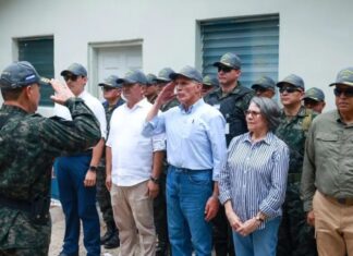 Asfura encabeza izada de la Bandera Nacional en Isla Conejo por el 57 aniversario del cese de hostilidades de 1969