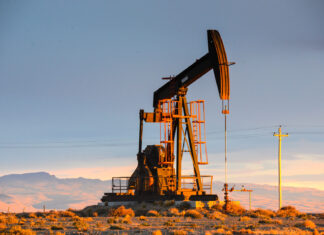 Petróleo de Texas cae 5.1 % por tensión entre Estados Unidos e Irán