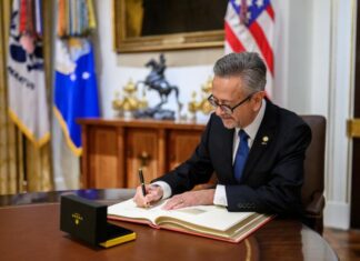 Honduras se reunirá con autoridades de EE. UU. para buscar alternativas para beneficiarios del TPS