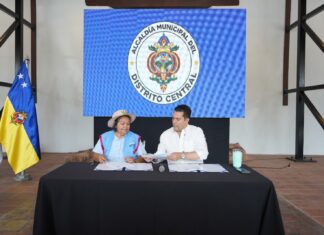 Juan Diego Zelaya logra acuerdo con los vendedores del Centro Histórico para ordenar el comercio