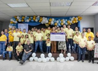 Despacho de Acción Social entrega donativo a escuela para personas con discapacidad auditiva