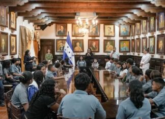 Congreso Nacional entrega apoyo económico a escuela Fundación Amor, Fe y Esperanza
