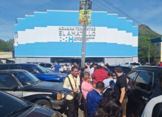 Miles de hondureños cruzan hacia El Salvador durante el Feriado Morazánico