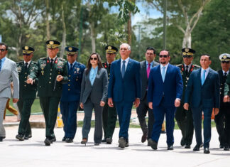 Nasry Asfura participa en celebración del Día del Soldado Hondureño