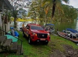Bomberos intensifican búsqueda de cuatro personas tras extravío de embarcación en el Lago de Yojoa