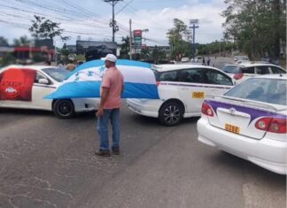 Taxistas anuncian plantón por aumento en el precio de los combustibles